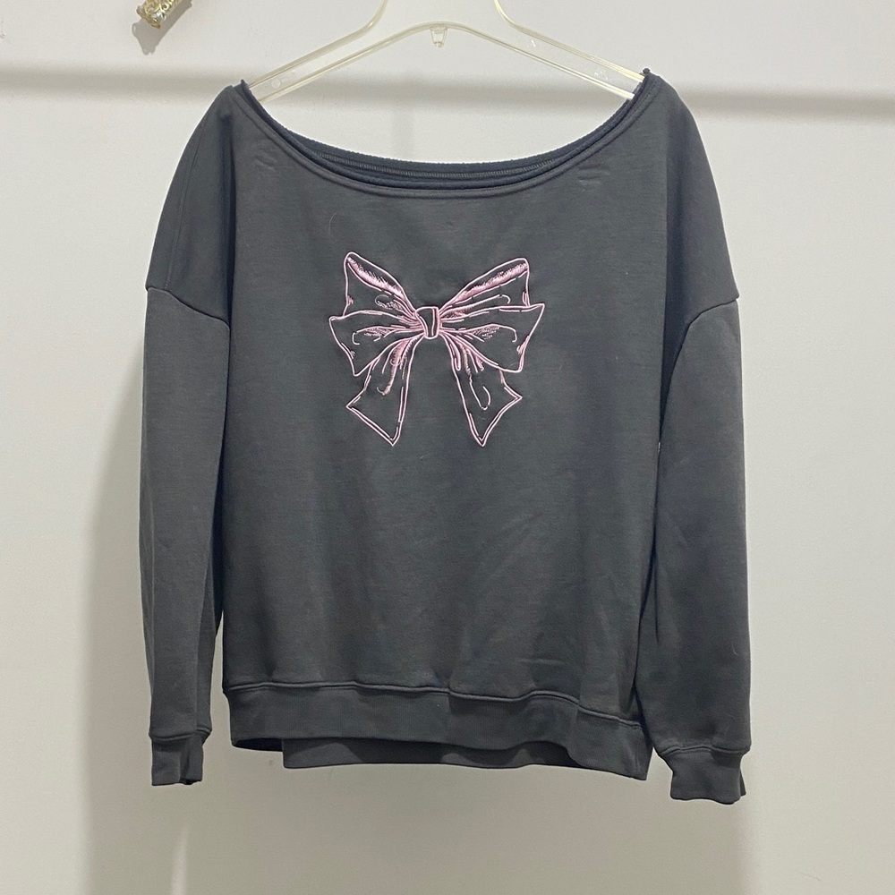 Gray Off-Shoulder Sweatshirt with Pink Bow Design